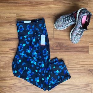 Livi Active 18/20 Capri wicking leggings
